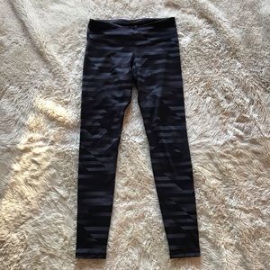 Old Navy compression pant all over print Medium